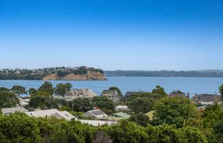 11 Beach Road, Manly