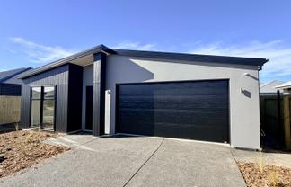12 Rita Angus Rd, Belfast