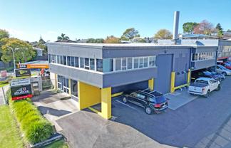 ROAD FRONT INDUSTRIAL IN HOWICK
