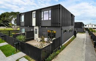 2/75 McAnnalley Street, Manurewa