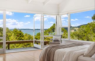 16 Grand View Road, Leigh