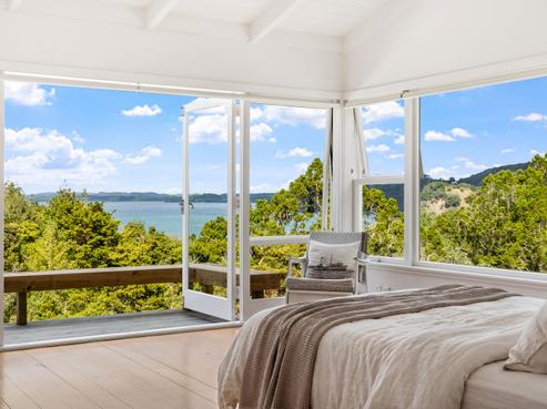 16 Grand View Road, Leigh