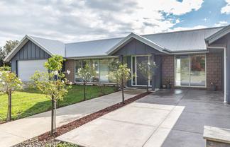 76 Pohutukawa Drive, Levin