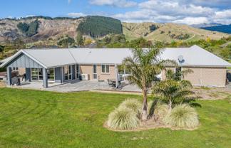 76 Pohutukawa Drive, Levin