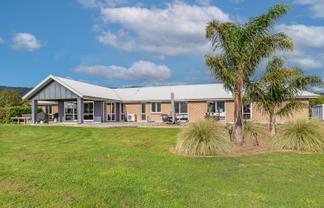 76 Pohutukawa Drive, Levin