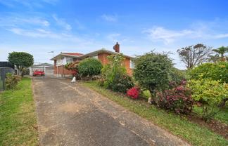 18 Courtenay Crescent, Mangere East