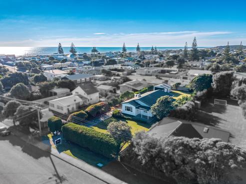 8 Manuka Street, Otaki Beach