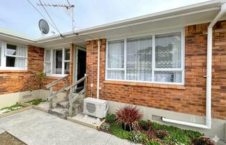 2/216a Edmonton Road, Te Atatu South