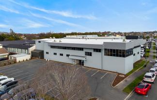 Substantial City-Fringe Office & Warehouse Facility