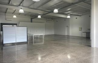 Contemporary Kingsland Office