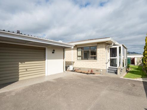 2/18 Ranui Road, Stoke