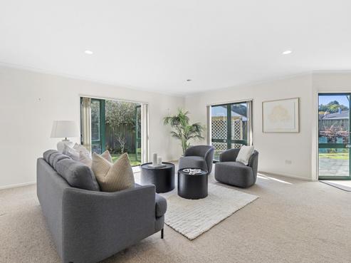 6 Redwood Crescent, Westown