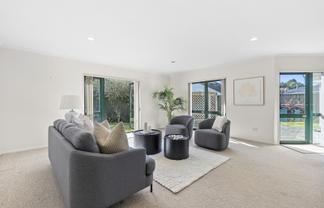 6 Redwood Crescent, Westown