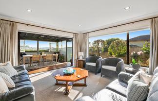 14 Seamount Drive, Red Beach