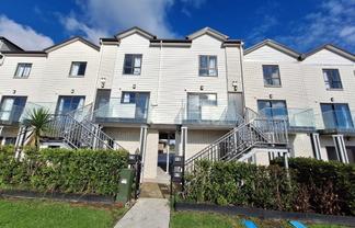 4/8 Kerrs Road, Wiri