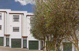 3E Laxon, Newmarket
