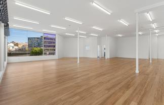 Modern Retail Premises in a Central City‑Fringe Location