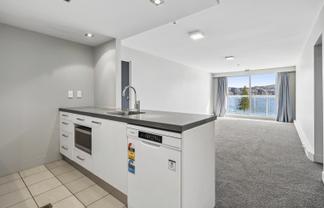 8B/370 Oriental Parade, Oriental Bay