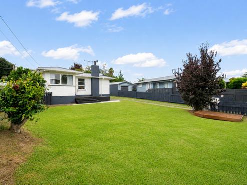 16 Manapouri Place, Glenview