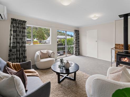 16 Hillside Lane, The Brook
