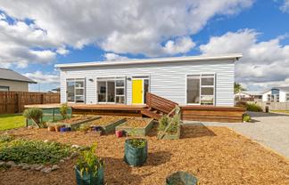 1A Community Green, Featherston