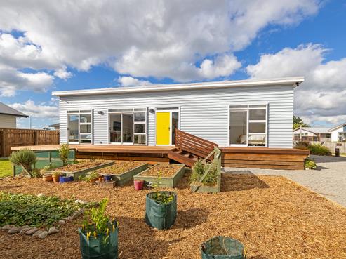 1A Community Green, Featherston