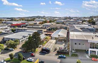 INDUSTRIAL WAREHOUSE WITH SECURE YARD
