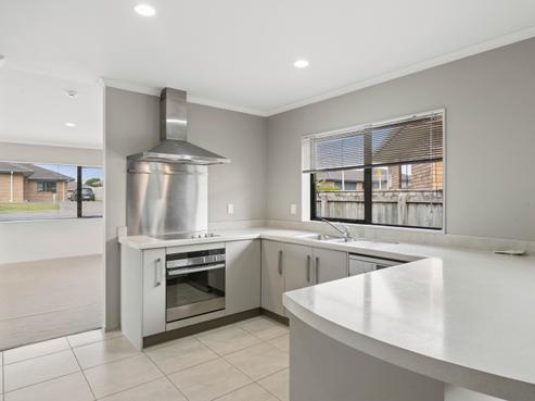 3 Percy Kinsman Crescent, Riverstone Terraces