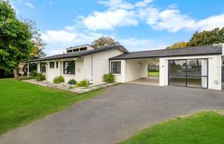 41 Houchens Road, Glenview