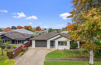 8 Montrose Place, Pyes Pa