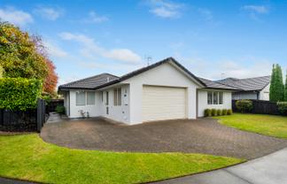 5 Montrose Place, Pyes Pa