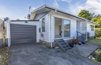 42A Mahoe Street, Tawa