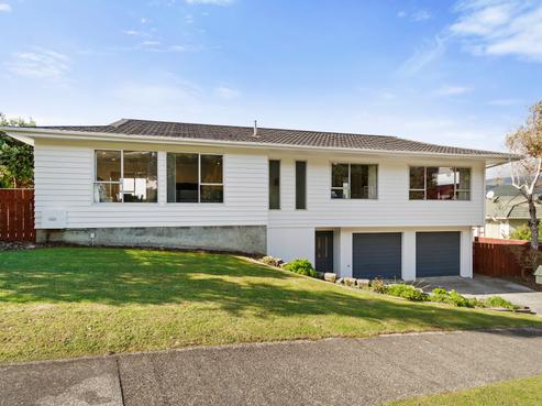 4 Saint Aidans Way, Tawa