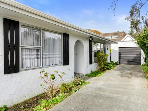 20A Marina Grove, Central Hutt