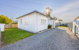 801A Wavell Place, Akina