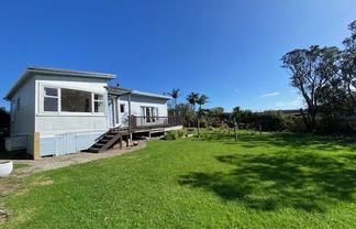 1364 Whangaparaoa Road, Army Bay