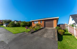 1 Orielton Place, Gleniti