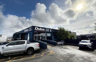 HIGH PROFILE SHOWROOM / WAREHOUSE
