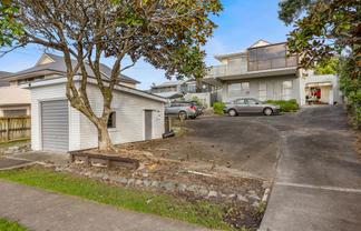 80 Bay Street, Red Beach