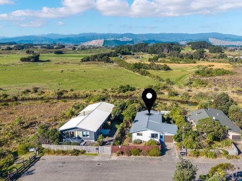4 Moana Street, Otaki Beach