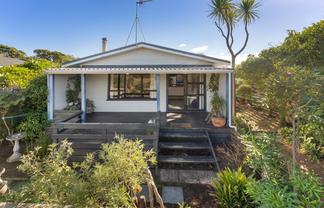 4 Moana Street, Otaki Beach