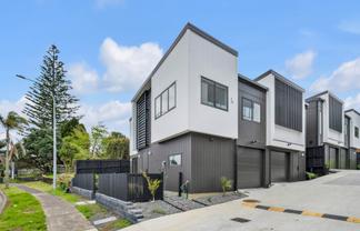 8/24 Great South Road, Hillpark