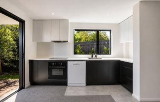2/19E Court Crescent, Panmure