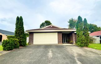 8 West Fairway, Golflands