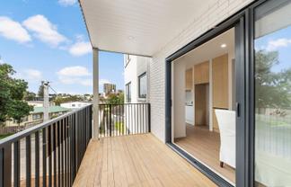 8/1 Kaponga Crescent, New Lynn