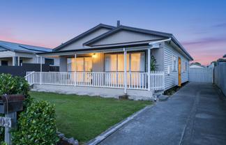 905 Ferguson Street, Akina