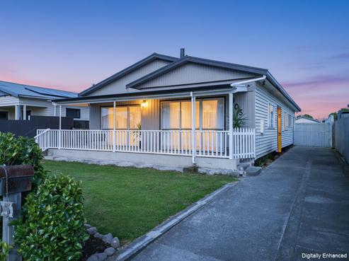 905 Ferguson Street, Akina