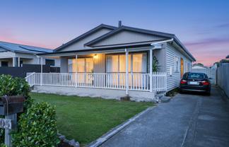 905 Ferguson Street, Akina