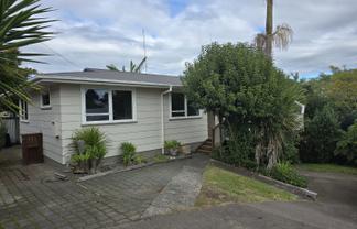 11 Hall Road, Matua