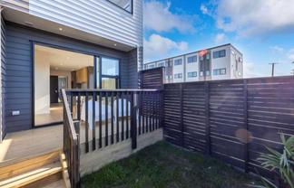 2/1 Cape Road, Mangere